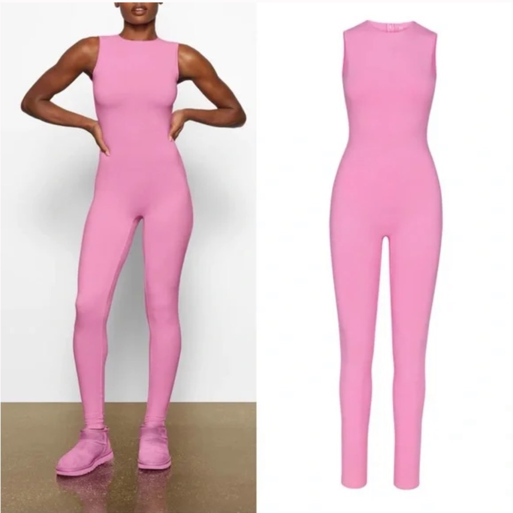 Skims- Like New OUTDOOR CREW NECK SLEEVELESS CATSUIT | Bubble Gum Small